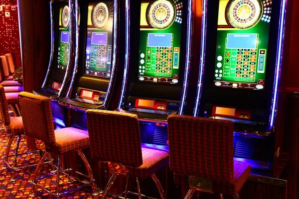 Live dealer casino tables and sportsbook interface on idks indokasino